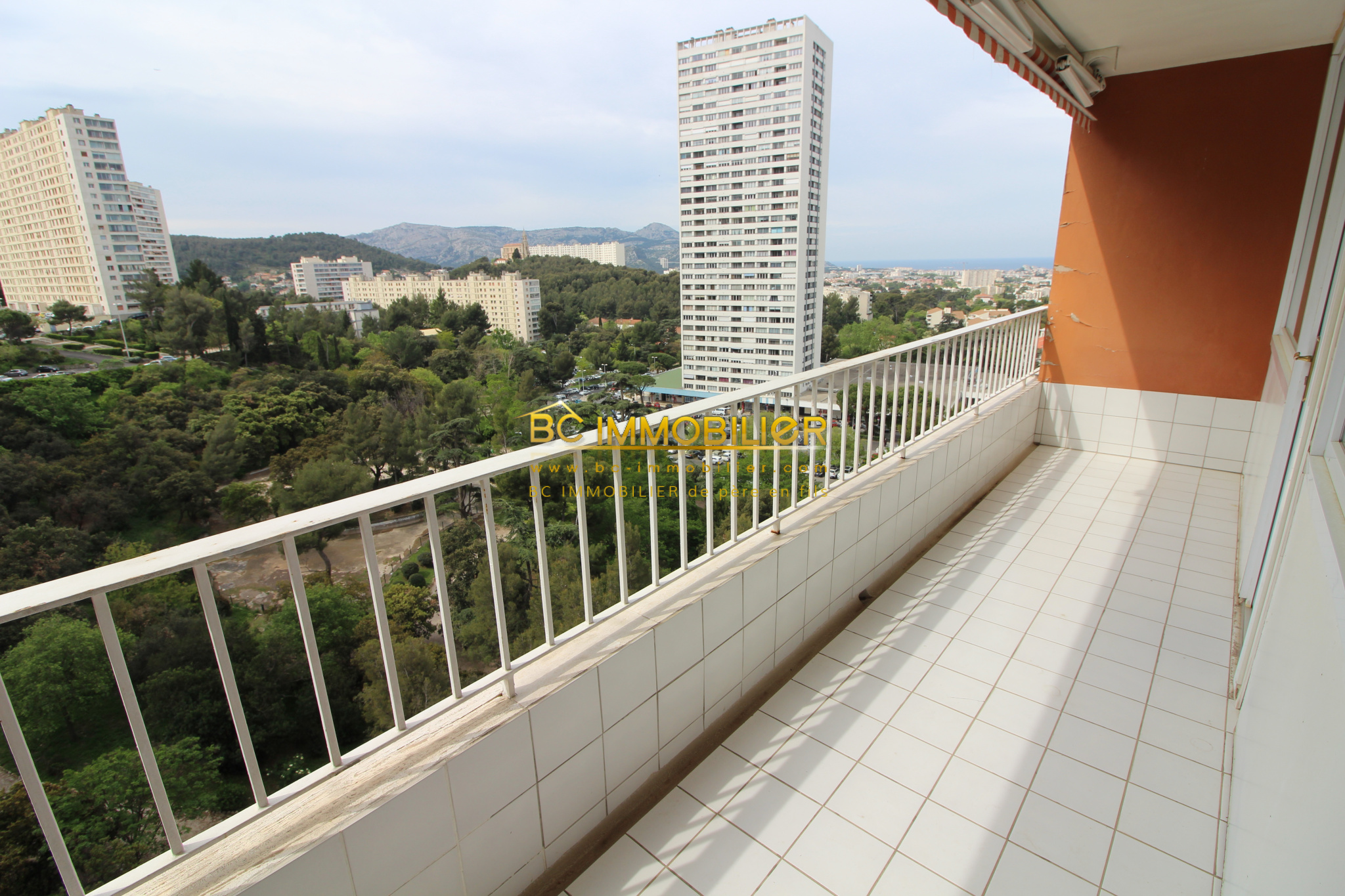 vente ROUVIERE TYPE  4 DE  69M LC BALCON  AVEC VUE DEGAGEE